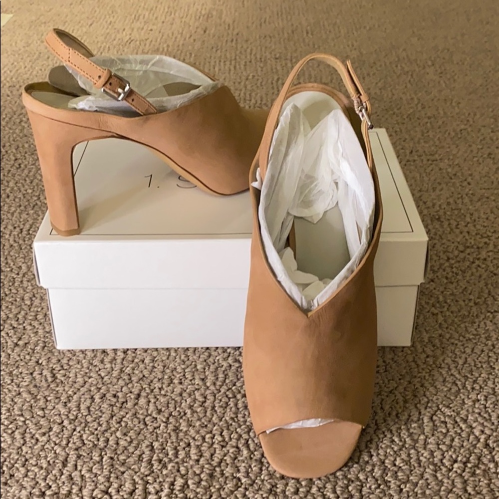 1. State Pettle sandal